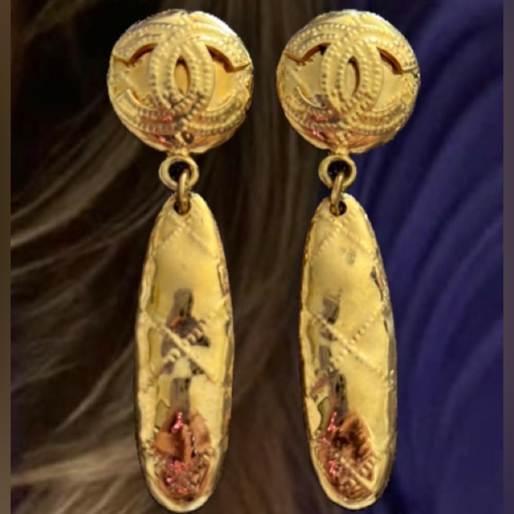CHANEL GOLD QUILTED SWING PIERCED EARRINGS